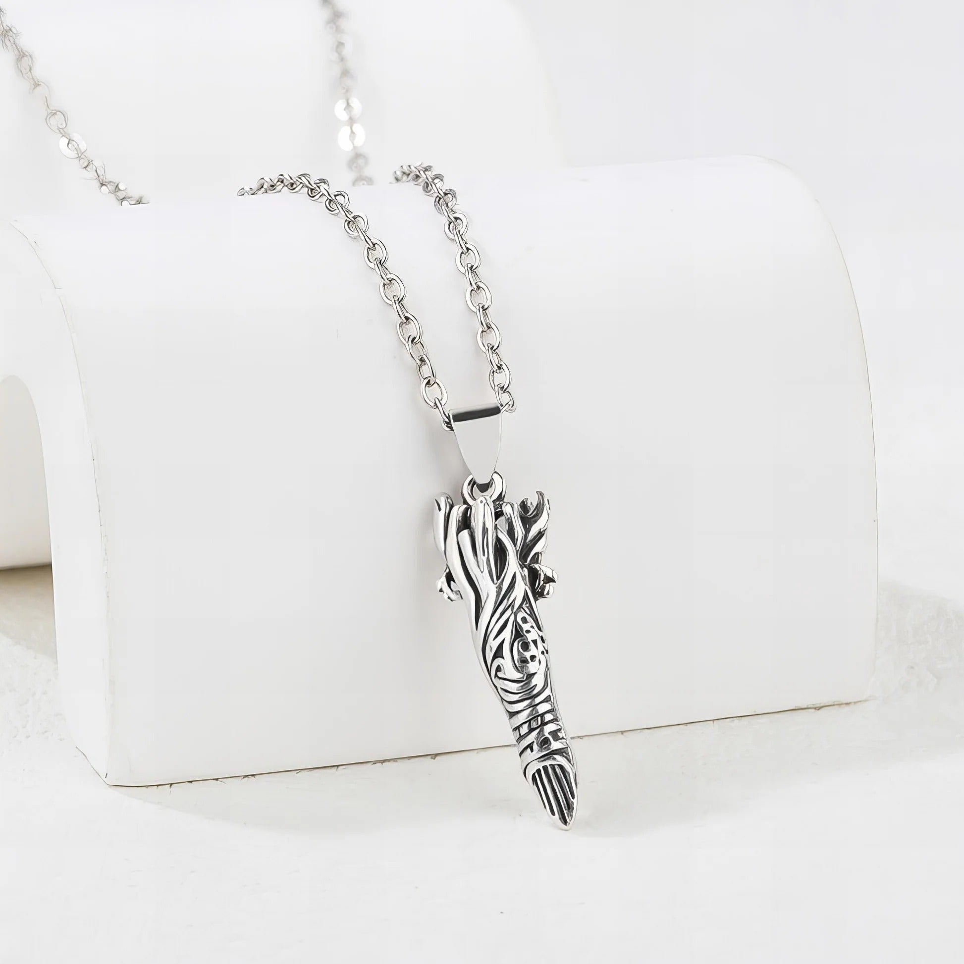 COLLIER ROI DES MALÉDICTIONS